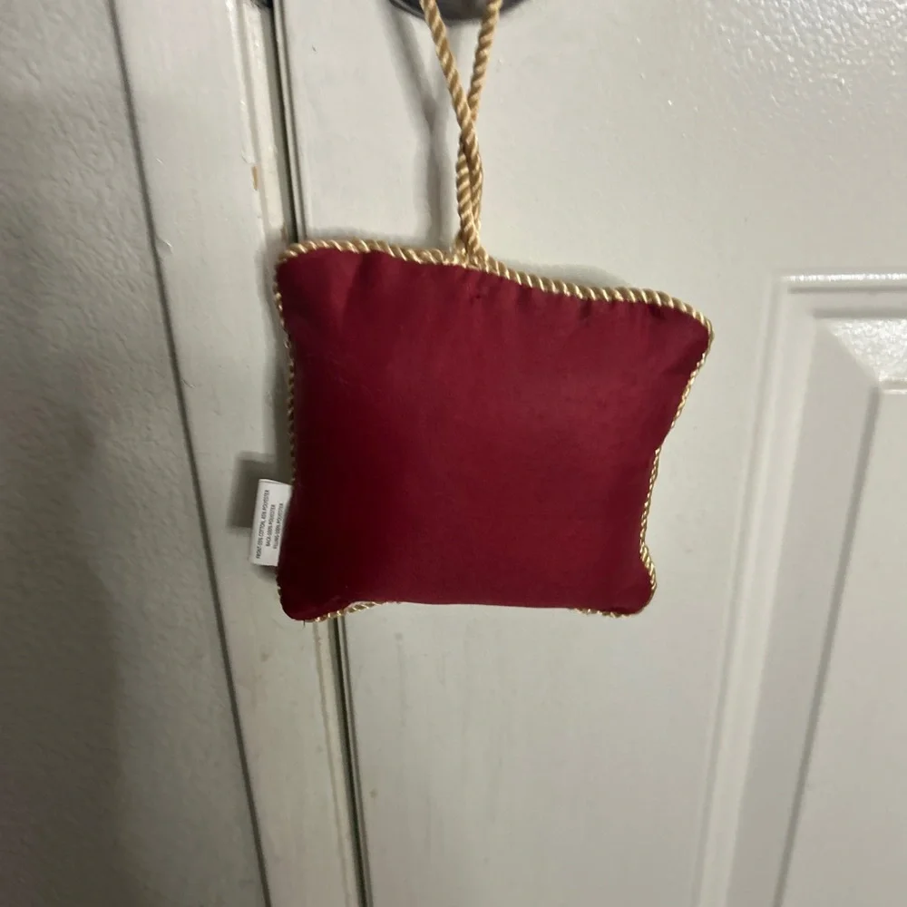 Vintage Tapestry Fall Leaf Door Hanging Pillow 5’X5.’